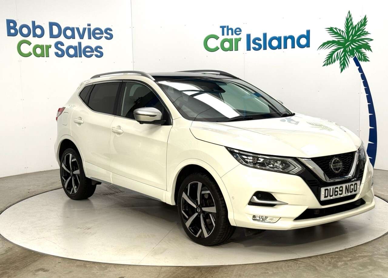 A 2019 NISSAN QASHQAI 1.3 DIG-T Tekna+ SUV 5dr Petrol DCT Auto Euro 6 (s/s) (160 ps) AUTO with He A 2019 NISSAN QASHQAI 1.3 DIG-T Tekna+ SUV 5dr Petrol DCT Auto Euro 6 (s/s) (160 ps) AUTO with He