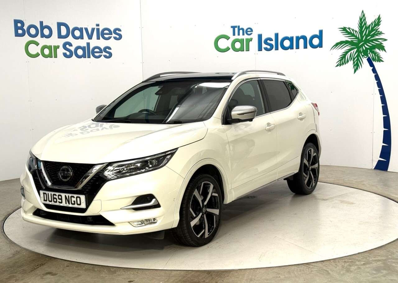 A 2019 NISSAN QASHQAI 1.3 DIG-T Tekna+ SUV 5dr Petrol DCT Auto Euro 6 (s/s) (160 ps) AUTO with He A 2019 NISSAN QASHQAI 1.3 DIG-T Tekna+ SUV 5dr Petrol DCT Auto Euro 6 (s/s) (160 ps) AUTO with He