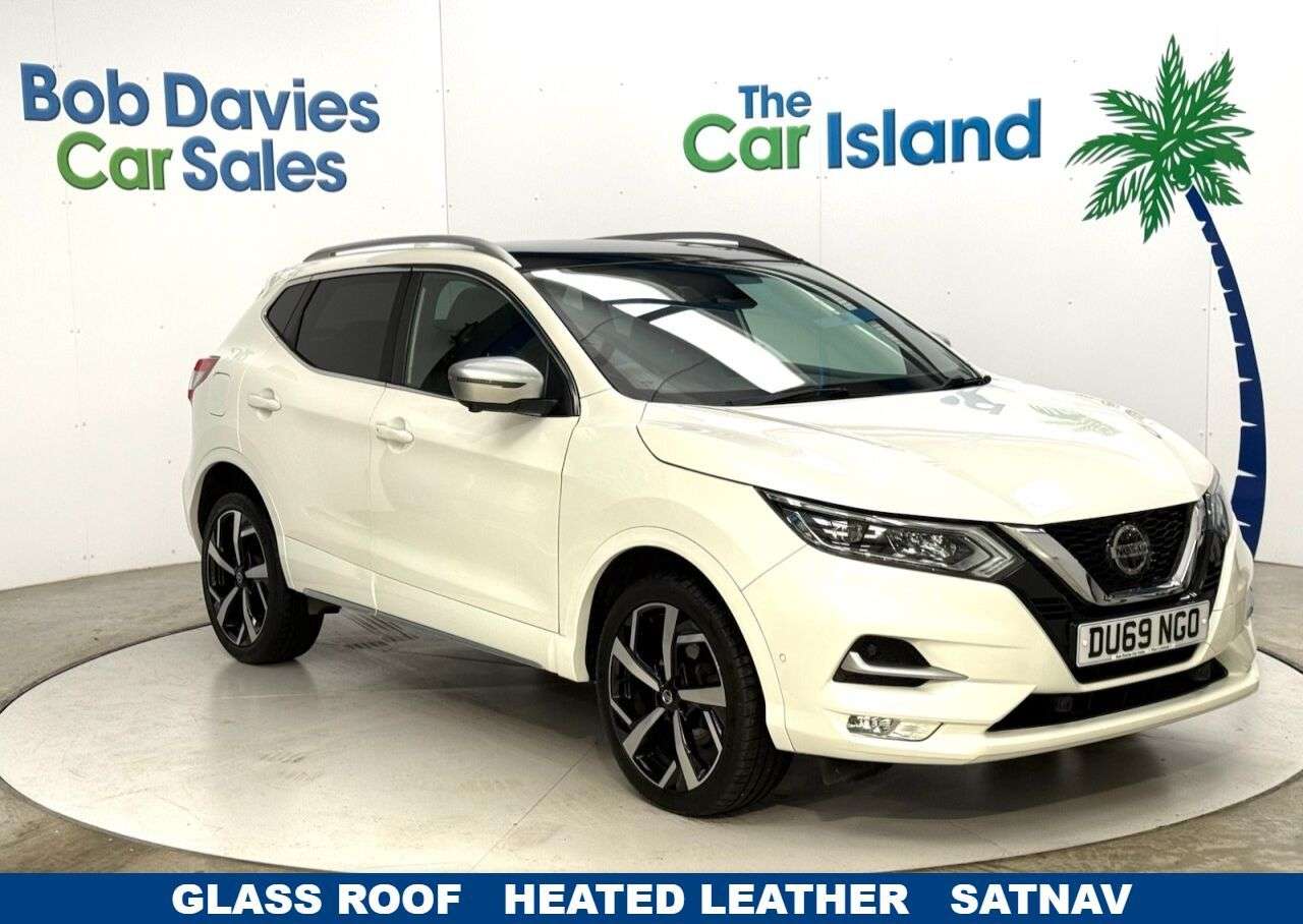 A 2019 NISSAN QASHQAI 1.3 DIG-T Tekna+ SUV 5dr Petrol DCT Auto Euro 6 (s/s) (160 ps) AUTO with He A 2019 NISSAN QASHQAI 1.3 DIG-T Tekna+ SUV 5dr Petrol DCT Auto Euro 6 (s/s) (160 ps) AUTO with He