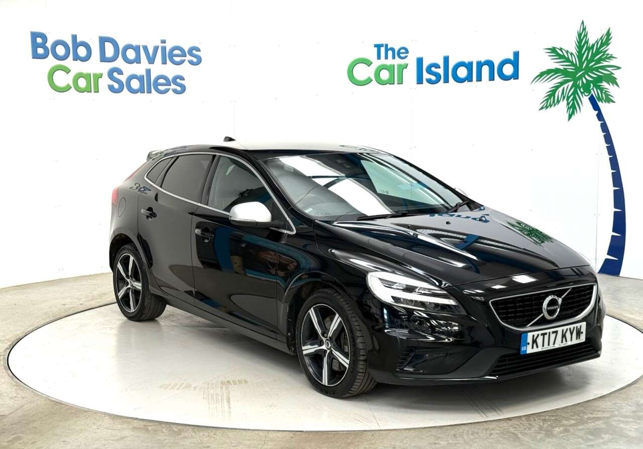 A 2017 VOLVO V40 2.0 D4 R-Design Nav Plus Hatchback 5dr Diesel Manual Euro 6 (s/s) (190 ps) A 2017 VOLVO V40 2.0 D4 R-Design Nav Plus Hatchback 5dr Diesel Manual Euro 6 (s/s) (190 ps)