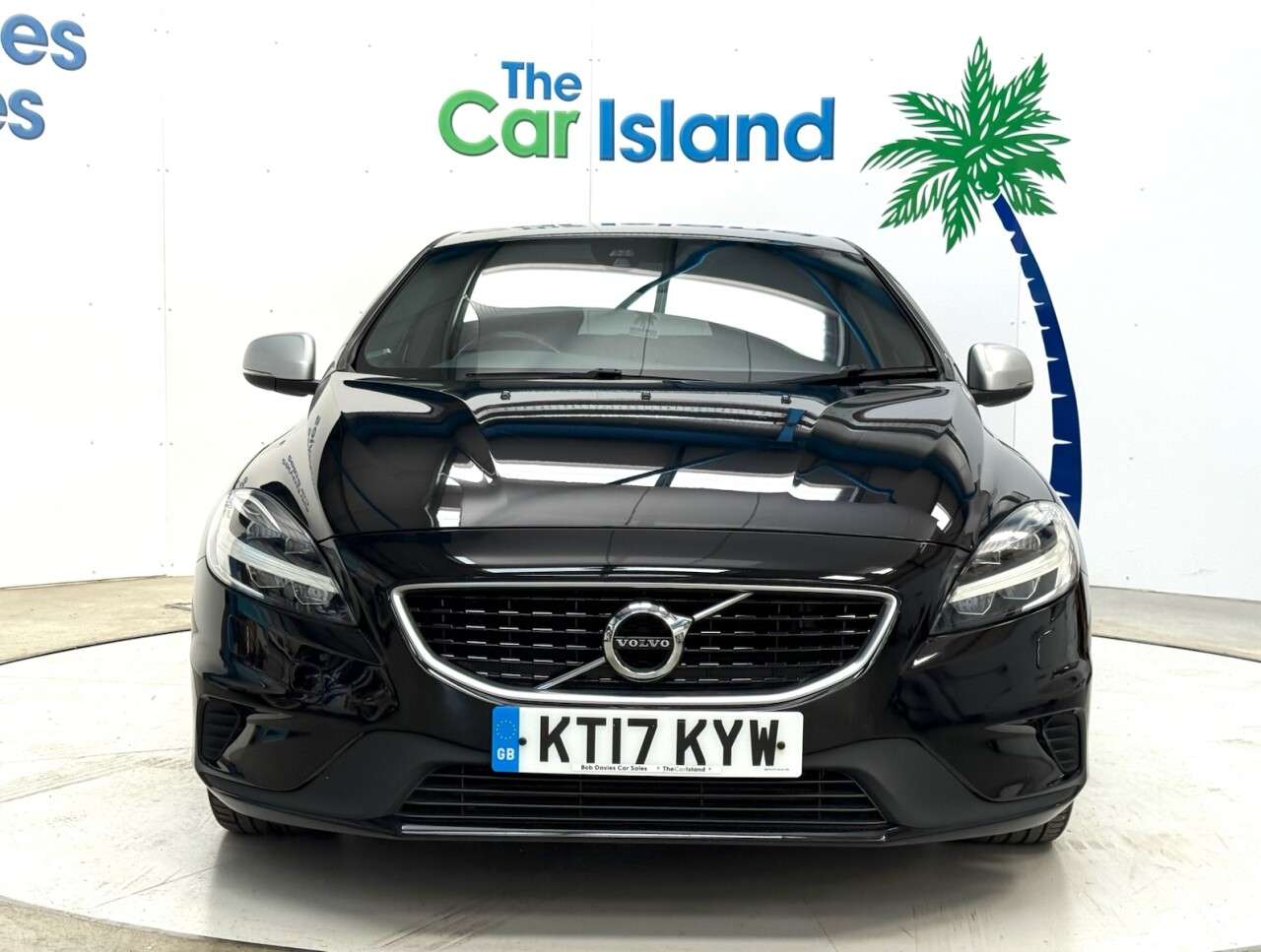A 2017 VOLVO V40 2.0 D4 R-Design Nav Plus Hatchback 5dr Diesel Manual Euro 6 (s/s) (190 ps) A 2017 VOLVO V40 2.0 D4 R-Design Nav Plus Hatchback 5dr Diesel Manual Euro 6 (s/s) (190 ps)