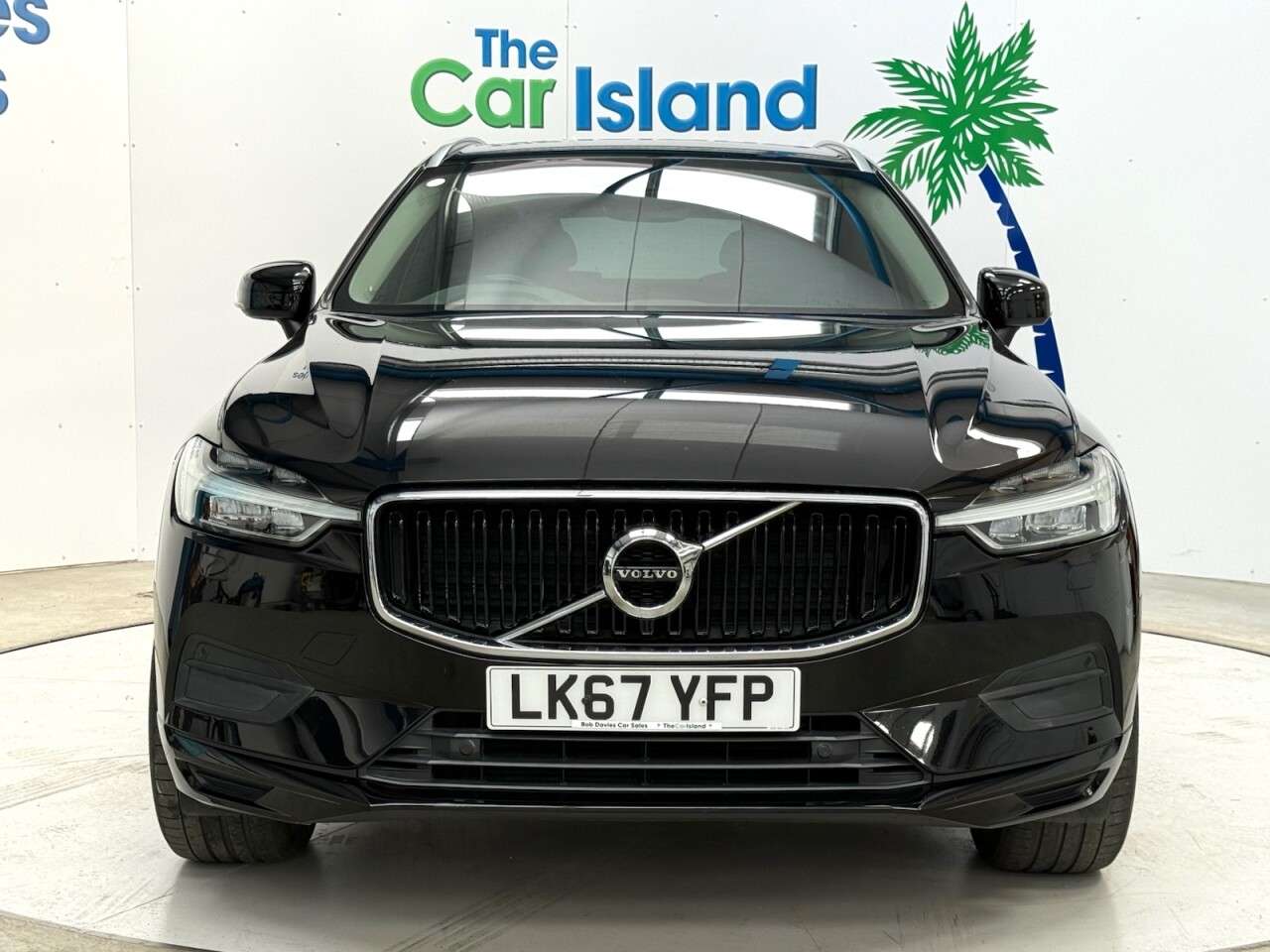 A 2018 VOLVO XC60 2.0 D4 Momentum SUV 5dr Diesel Auto AWD Euro 6 (s/s) (190 ps) Heated Black A 2018 VOLVO XC60 2.0 D4 Momentum SUV 5dr Diesel Auto AWD Euro 6 (s/s) (190 ps) Heated Black