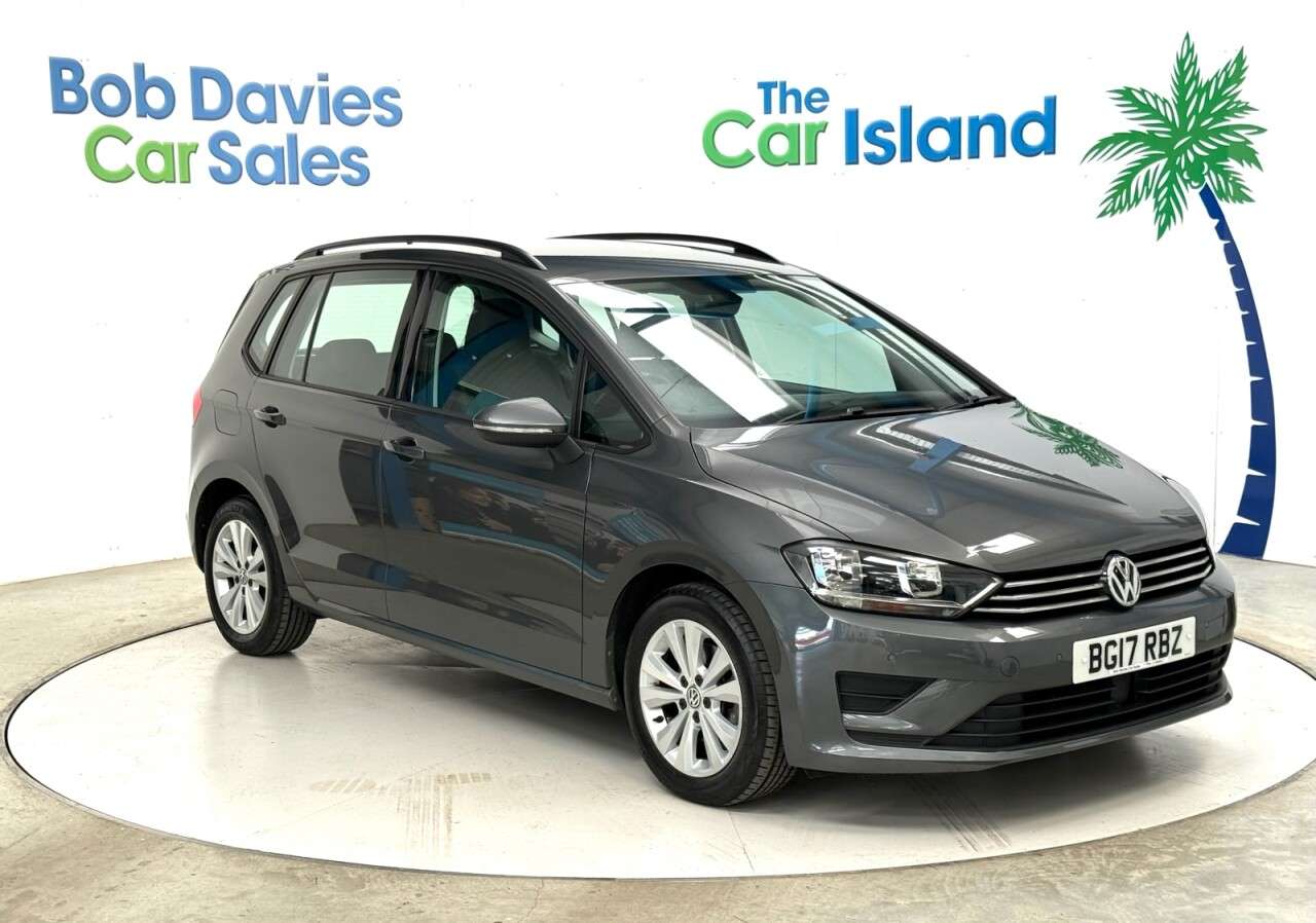 A 2017 VOLKSWAGEN GOLF SV 1.4 TSI BlueMotion Tech SE MPV 5dr Petrol Manual Euro 6 (s/s) (125 ps) Fron A 2017 VOLKSWAGEN GOLF SV 1.4 TSI BlueMotion Tech SE MPV 5dr Petrol Manual Euro 6 (s/s) (125 ps) Fron