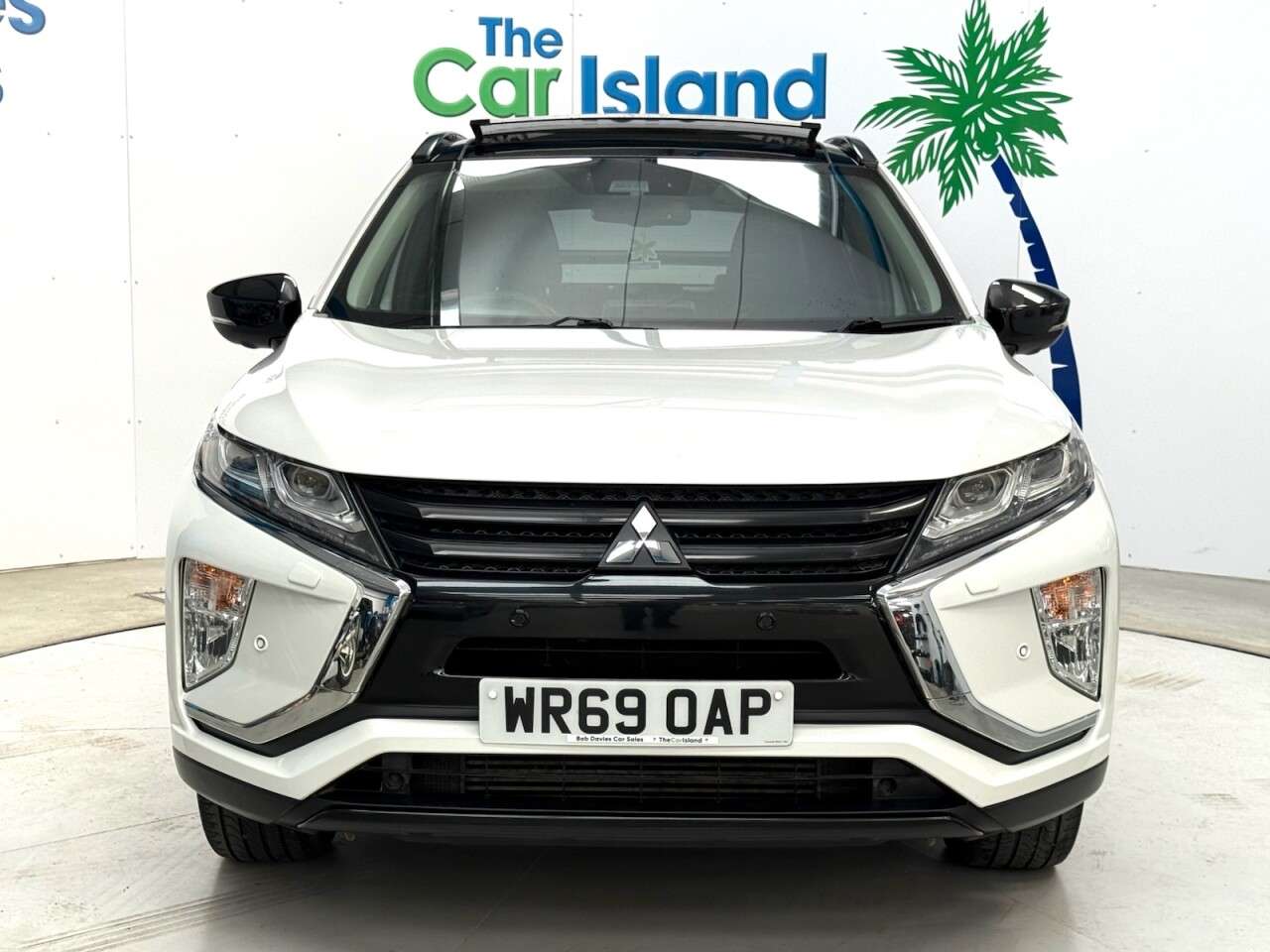 A 2019 MITSUBISHI ECLIPSE CROSS 1.5T Black SUV 5dr Petrol CVT 4WD Euro 6 (s/s) (163 ps) CarPlay Parking Aid A 2019 MITSUBISHI ECLIPSE CROSS 1.5T Black SUV 5dr Petrol CVT 4WD Euro 6 (s/s) (163 ps) CarPlay Parking Aid