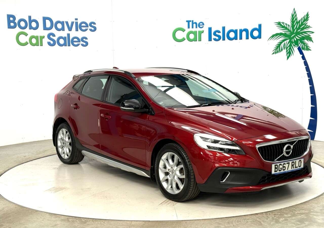 A 2017 VOLVO V40 CROSS COUNTRY 1.5 T3 Pro Hatchback 5dr Petrol Auto Euro 6 (s/s) (152 ps) Full Service His A 2017 VOLVO V40 CROSS COUNTRY 1.5 T3 Pro Hatchback 5dr Petrol Auto Euro 6 (s/s) (152 ps) Full Service His