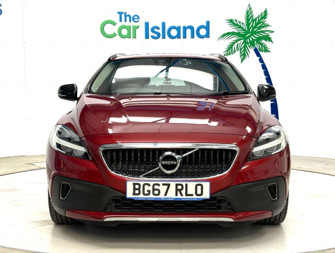 A 2017 VOLVO V40 CROSS COUNTRY 1.5 T3 Pro Hatchback 5dr Petrol Auto Euro 6 (s/s) (152 ps) Full Service His A 2017 VOLVO V40 CROSS COUNTRY 1.5 T3 Pro Hatchback 5dr Petrol Auto Euro 6 (s/s) (152 ps) Full Service His