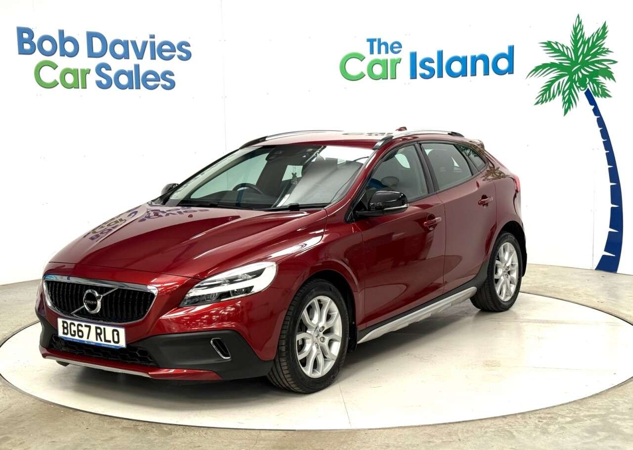 A 2017 VOLVO V40 CROSS COUNTRY 1.5 T3 Pro Hatchback 5dr Petrol Auto Euro 6 (s/s) (152 ps) Full Service His A 2017 VOLVO V40 CROSS COUNTRY 1.5 T3 Pro Hatchback 5dr Petrol Auto Euro 6 (s/s) (152 ps) Full Service His