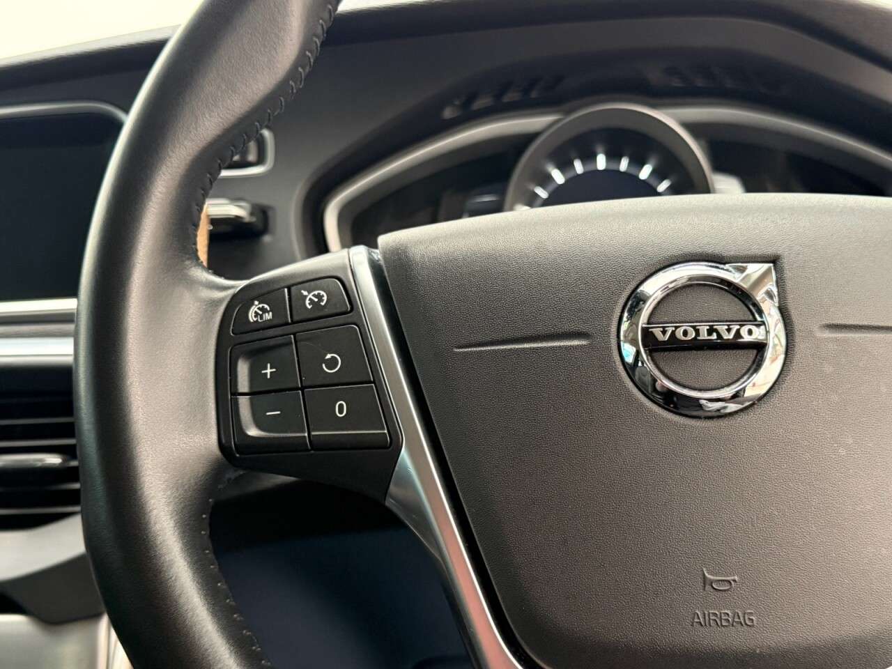2017 VOLVO V40 CROSS COUNTRY 2017 VOLVO V40 CROSS COUNTRY