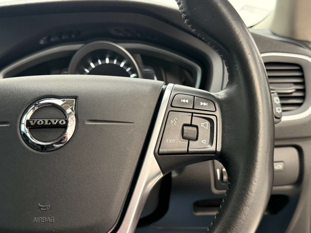 2017 VOLVO V40 CROSS COUNTRY 2017 VOLVO V40 CROSS COUNTRY