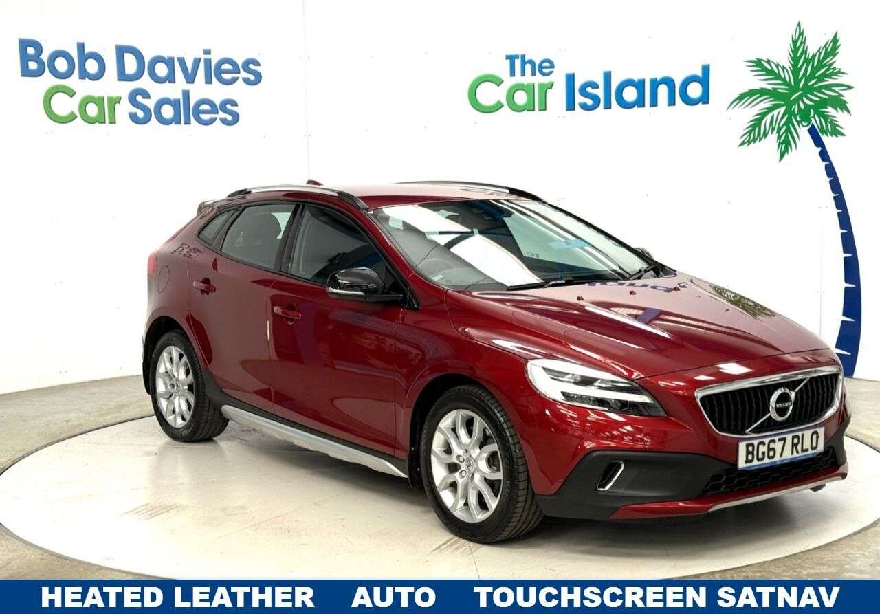 A 2017 VOLVO V40 CROSS COUNTRY 1.5 T3 Pro Hatchback 5dr Petrol Auto Euro 6 (s/s) (152 ps) Full Service His A 2017 VOLVO V40 CROSS COUNTRY 1.5 T3 Pro Hatchback 5dr Petrol Auto Euro 6 (s/s) (152 ps) Full Service His