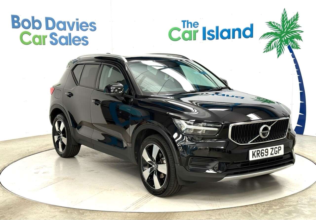 A 2019 VOLVO XC40 1.5 T3 Momentum SUV 5dr Petrol Manual Euro 6 (s/s) (163 ps) Panoramic Roof, A 2019 VOLVO XC40 1.5 T3 Momentum SUV 5dr Petrol Manual Euro 6 (s/s) (163 ps) Panoramic Roof,
