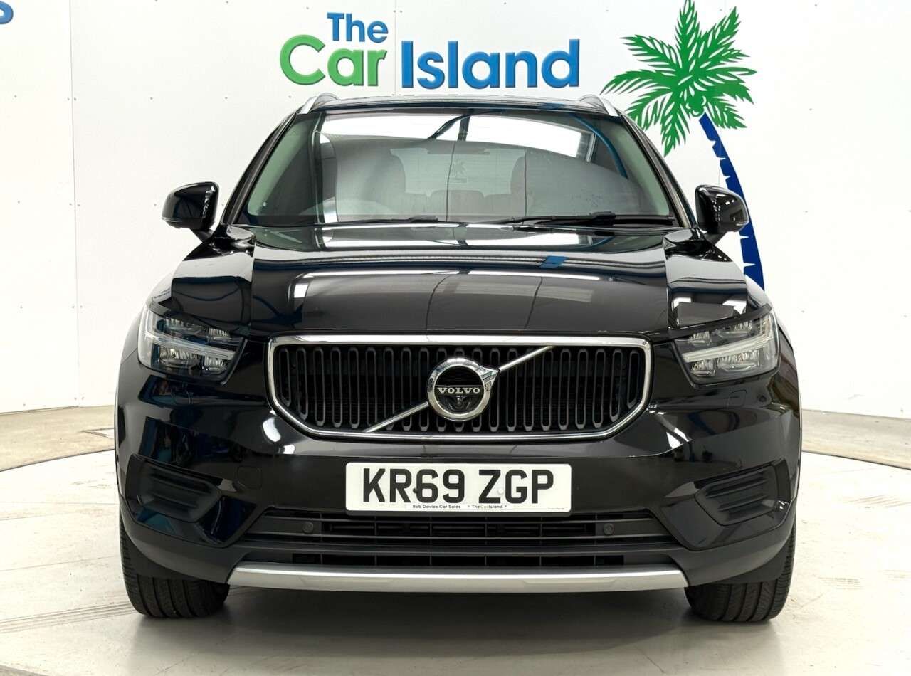 A 2019 VOLVO XC40 1.5 T3 Momentum SUV 5dr Petrol Manual Euro 6 (s/s) (163 ps) Panoramic Roof, A 2019 VOLVO XC40 1.5 T3 Momentum SUV 5dr Petrol Manual Euro 6 (s/s) (163 ps) Panoramic Roof,
