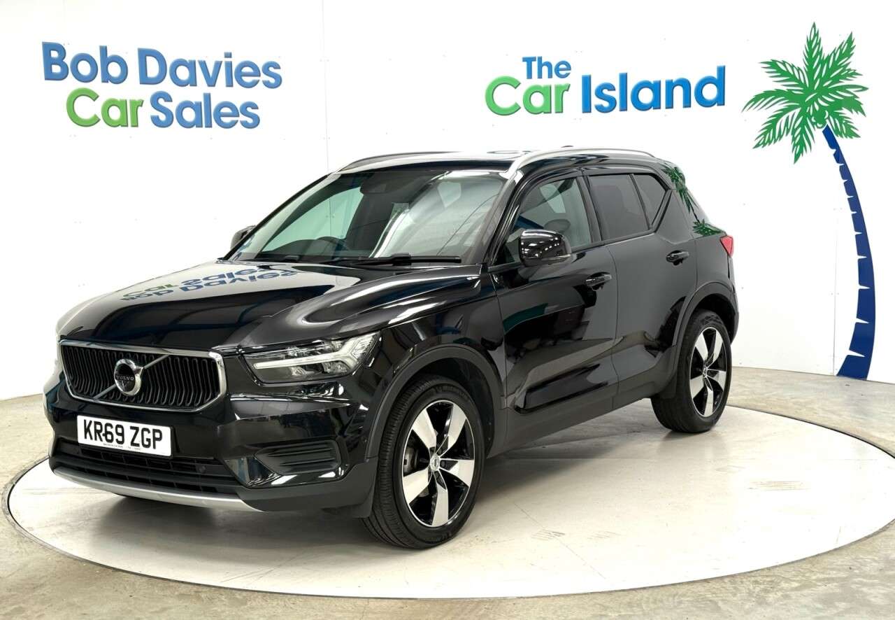 A 2019 VOLVO XC40 1.5 T3 Momentum SUV 5dr Petrol Manual Euro 6 (s/s) (163 ps) Panoramic Roof, A 2019 VOLVO XC40 1.5 T3 Momentum SUV 5dr Petrol Manual Euro 6 (s/s) (163 ps) Panoramic Roof,