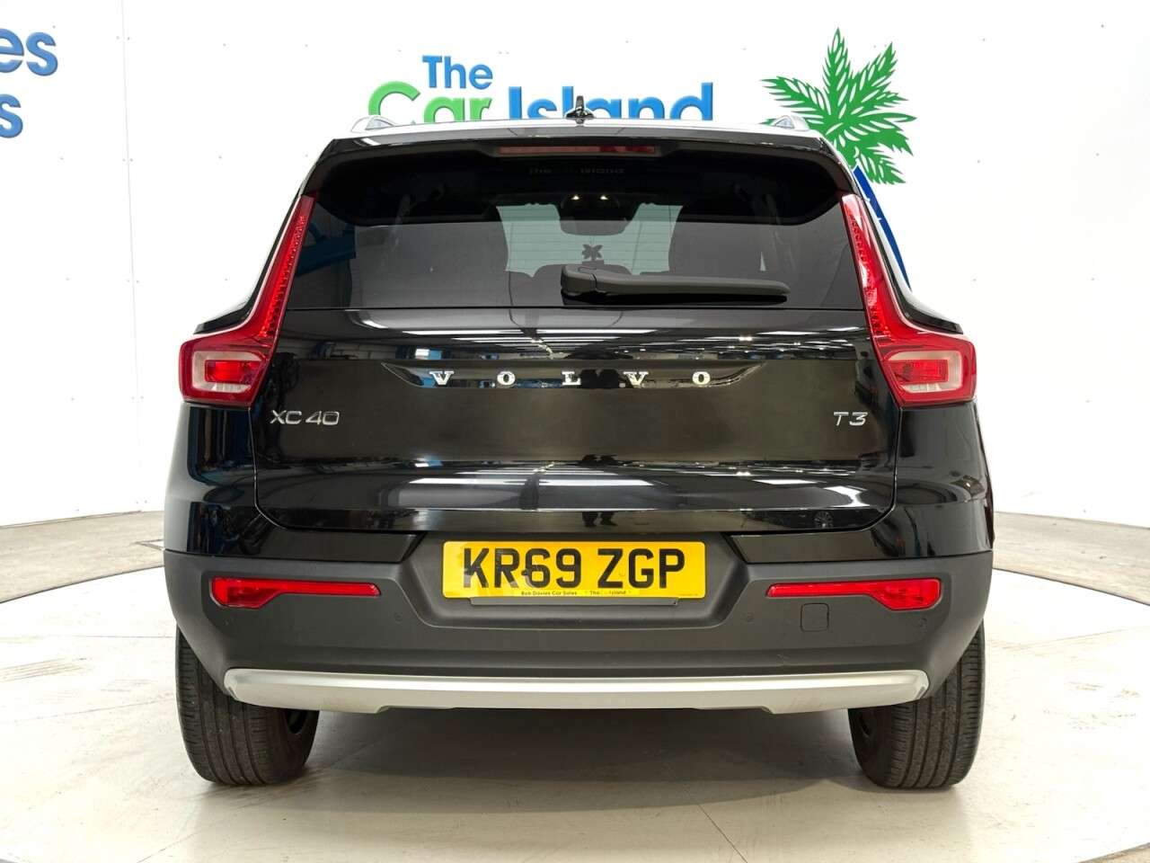 2019 VOLVO XC40 2019 VOLVO XC40