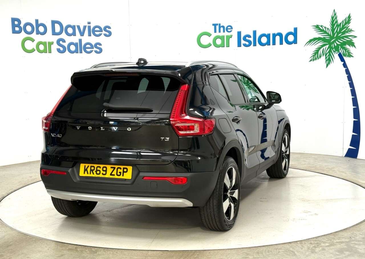2019 VOLVO XC40 2019 VOLVO XC40