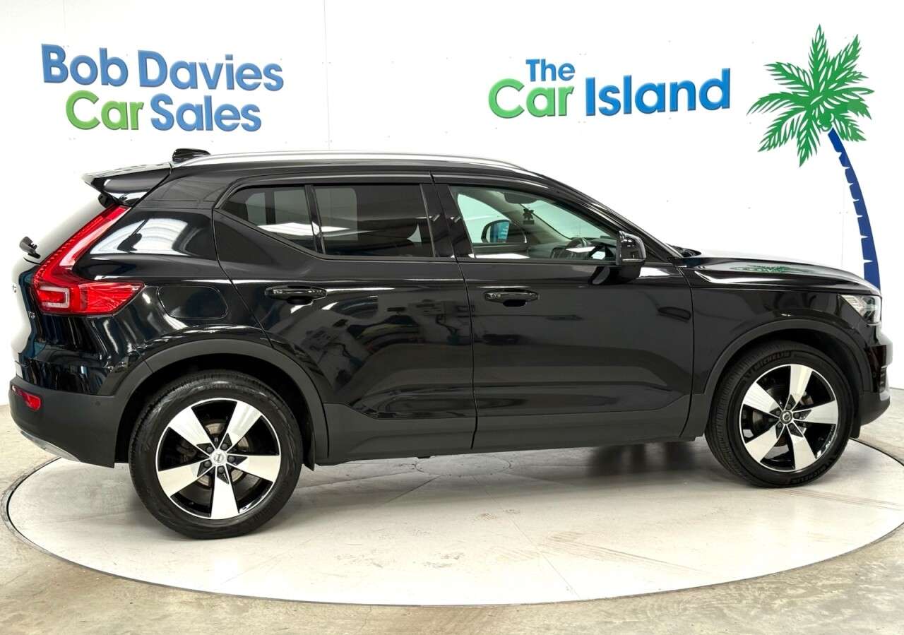 2019 VOLVO XC40 2019 VOLVO XC40