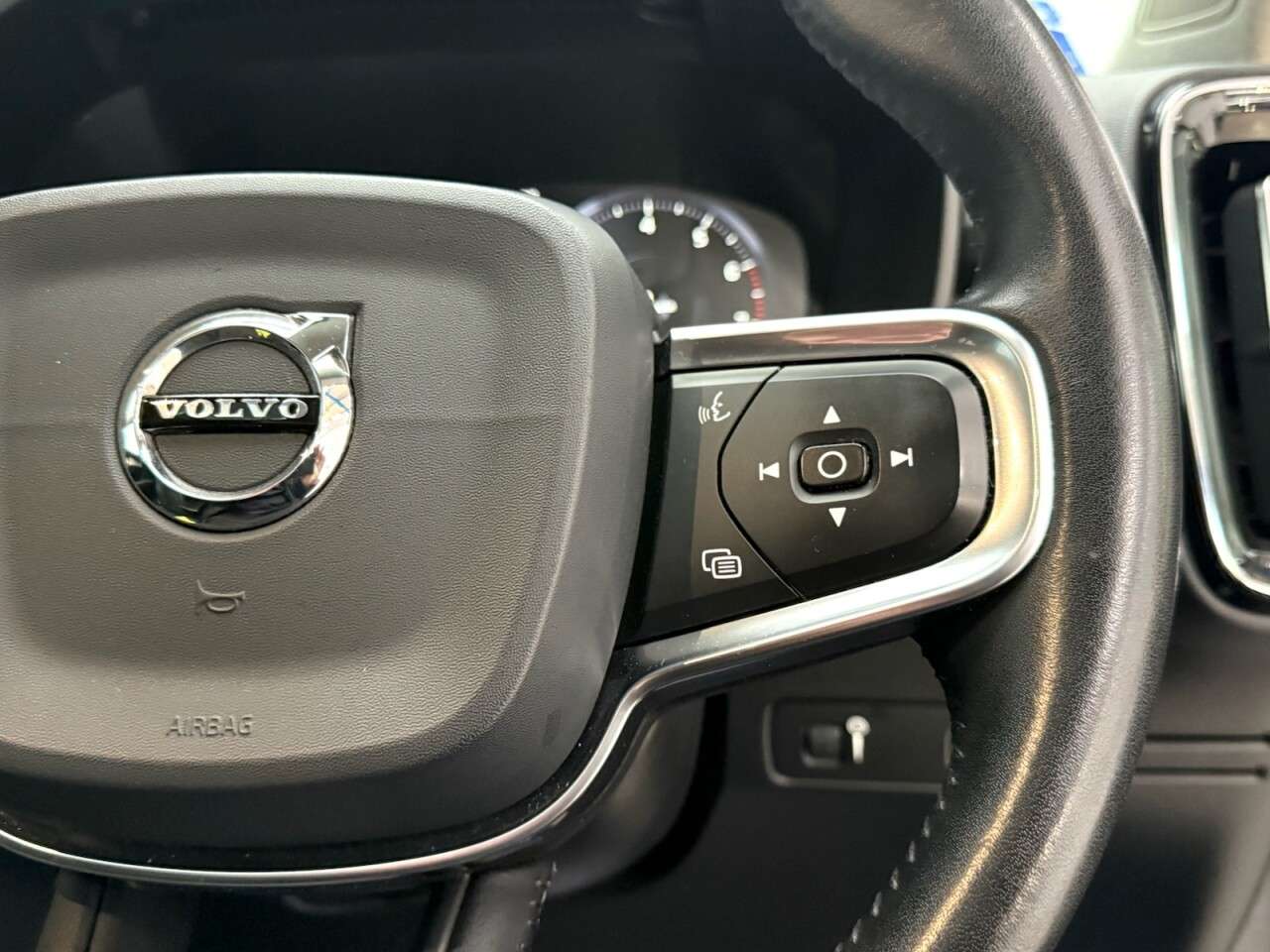 2019 VOLVO XC40 2019 VOLVO XC40