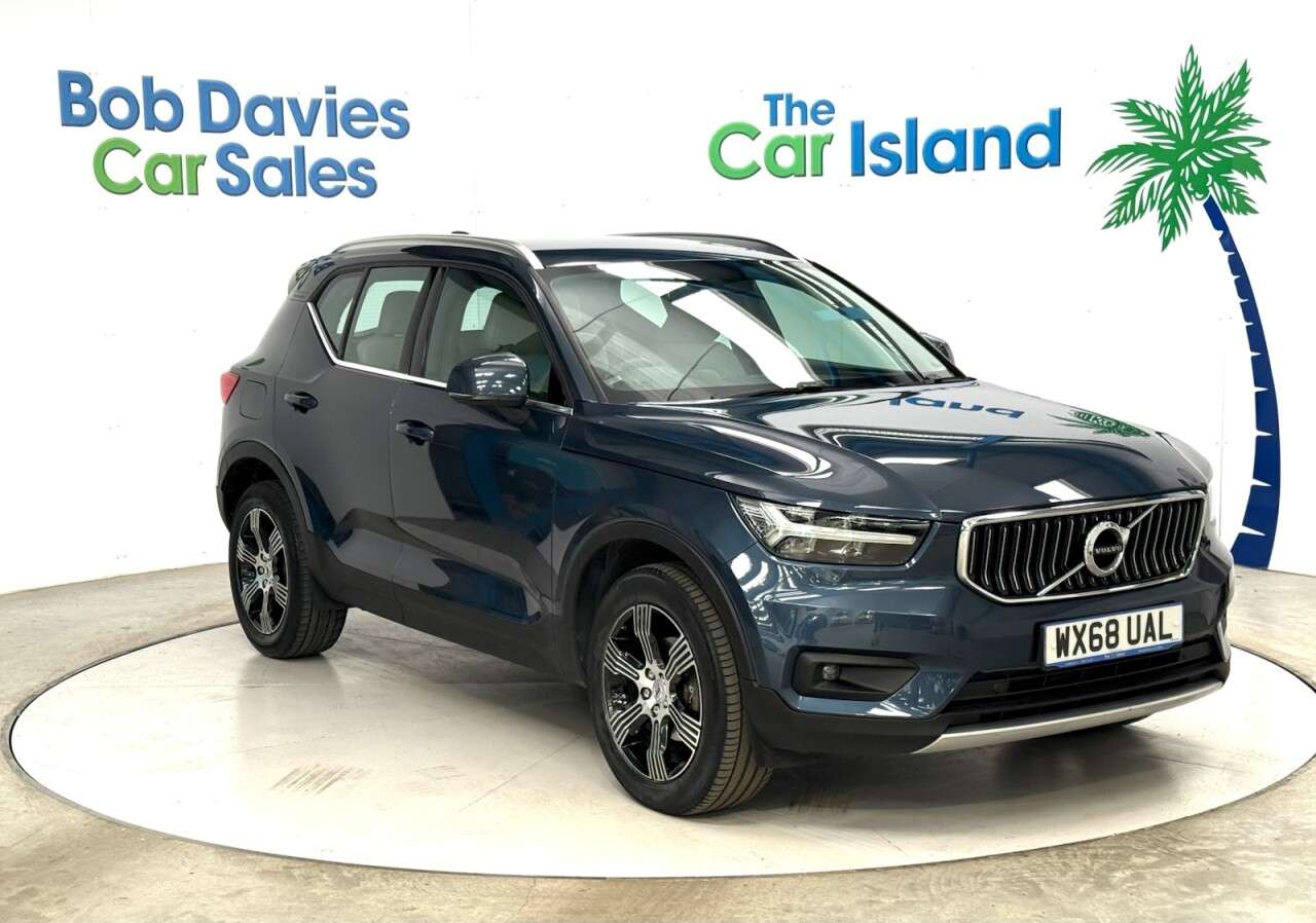 A 2018 VOLVO XC40 1.5 T3 Inscription SUV 5dr Petrol Manual Euro 6 (s/s) (156 ps) Park Assist A 2018 VOLVO XC40 1.5 T3 Inscription SUV 5dr Petrol Manual Euro 6 (s/s) (156 ps) Park Assist