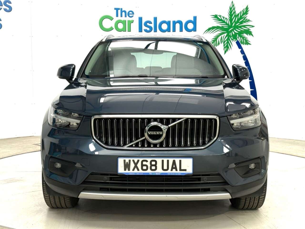 A 2018 VOLVO XC40 1.5 T3 Inscription SUV 5dr Petrol Manual Euro 6 (s/s) (156 ps) Park Assist A 2018 VOLVO XC40 1.5 T3 Inscription SUV 5dr Petrol Manual Euro 6 (s/s) (156 ps) Park Assist
