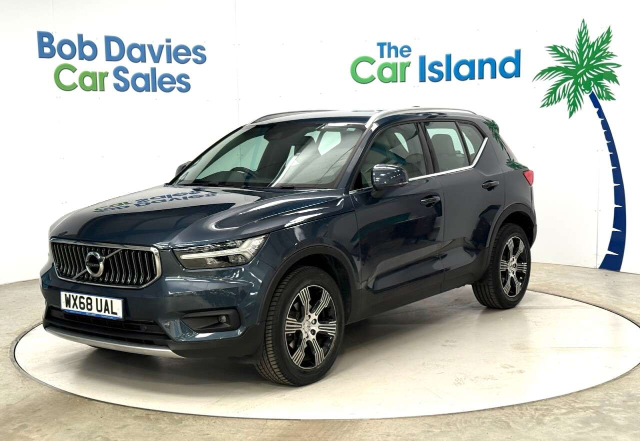 A 2018 VOLVO XC40 1.5 T3 Inscription SUV 5dr Petrol Manual Euro 6 (s/s) (156 ps) Park Assist A 2018 VOLVO XC40 1.5 T3 Inscription SUV 5dr Petrol Manual Euro 6 (s/s) (156 ps) Park Assist