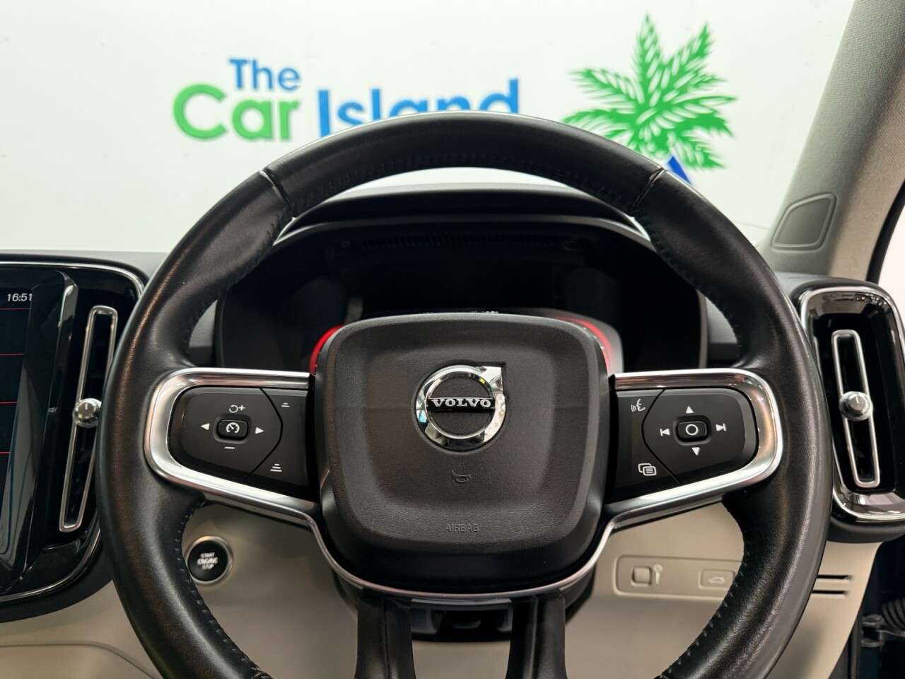 2018 VOLVO XC40 2018 VOLVO XC40