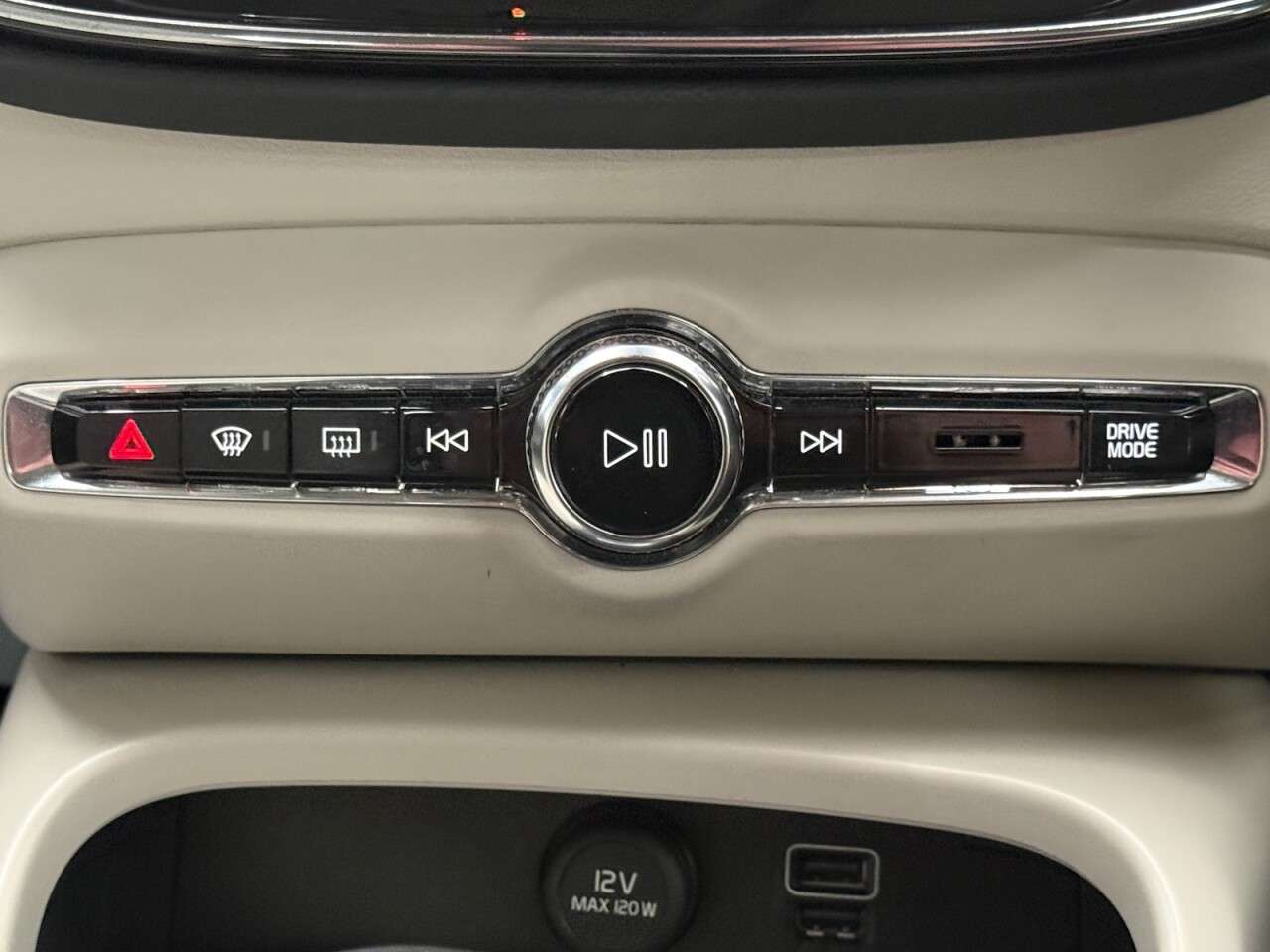 2018 VOLVO XC40 2018 VOLVO XC40