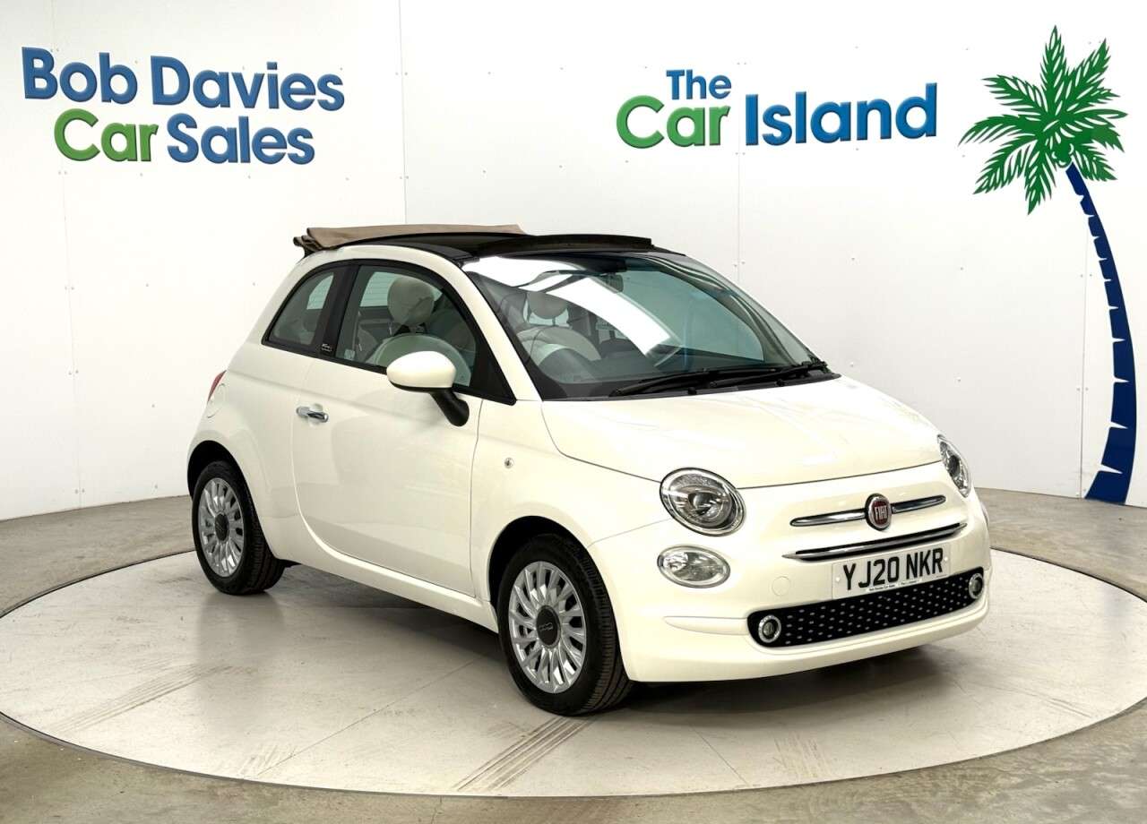 A 2020 FIAT 500C 1.0 MHEV Lounge Convertible 2dr Petrol Manual Euro 6 (s/s) (70 bhp) CARPLAY A 2020 FIAT 500C 1.0 MHEV Lounge Convertible 2dr Petrol Manual Euro 6 (s/s) (70 bhp) CARPLAY