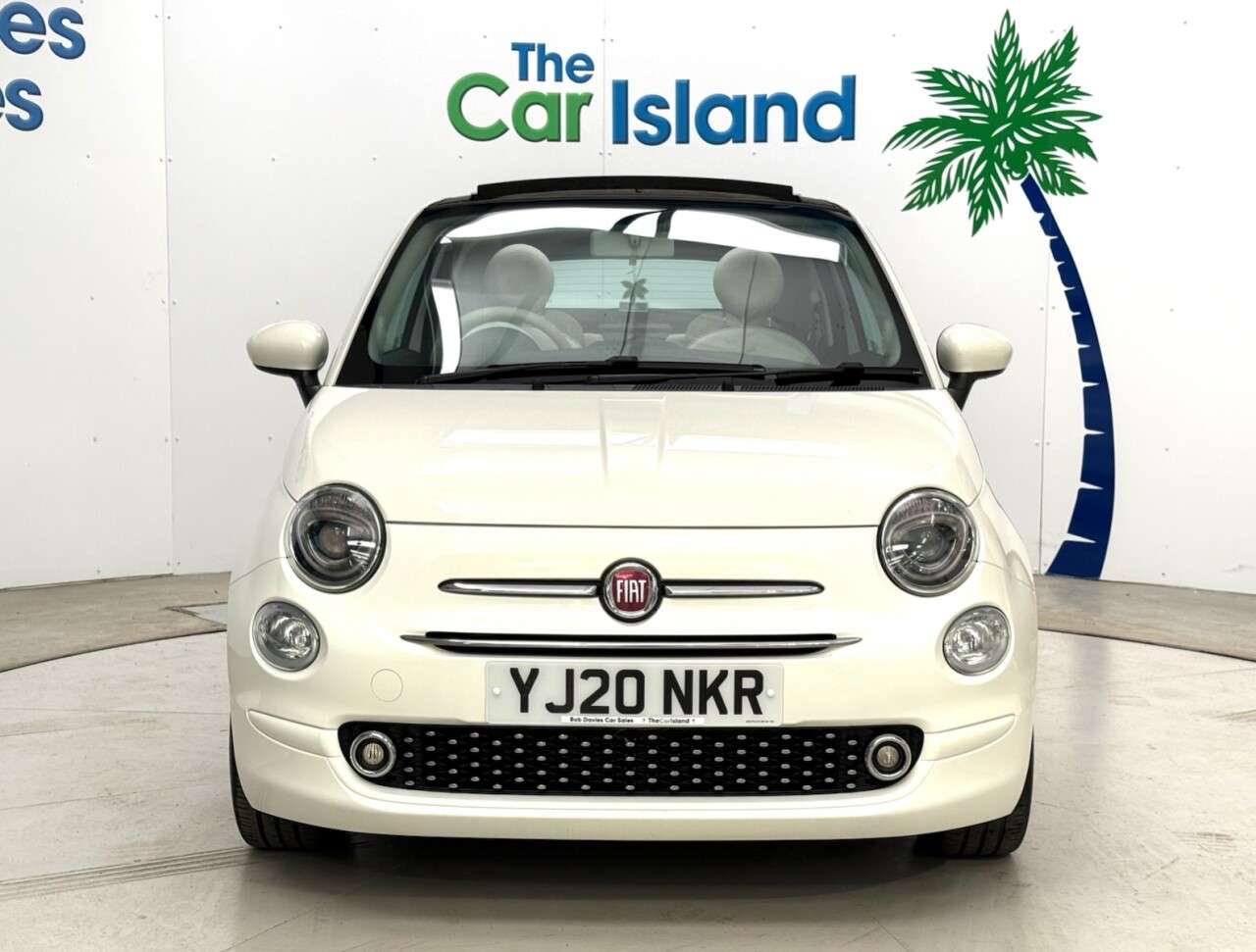 A 2020 FIAT 500C 1.0 MHEV Lounge Convertible 2dr Petrol Manual Euro 6 (s/s) (70 bhp) CARPLAY A 2020 FIAT 500C 1.0 MHEV Lounge Convertible 2dr Petrol Manual Euro 6 (s/s) (70 bhp) CARPLAY