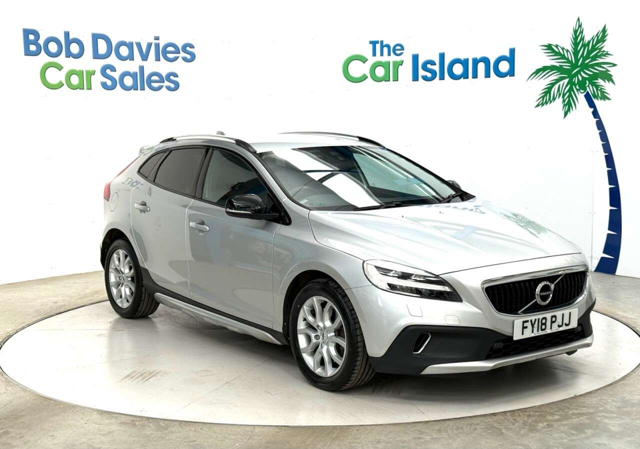 A 2018 VOLVO V40 CROSS COUNTRY 2.0 D3 Pro Hatchback 5dr Diesel Auto Euro 6 (s/s) (150 ps) Parking Camera, A 2018 VOLVO V40 CROSS COUNTRY 2.0 D3 Pro Hatchback 5dr Diesel Auto Euro 6 (s/s) (150 ps) Parking Camera,