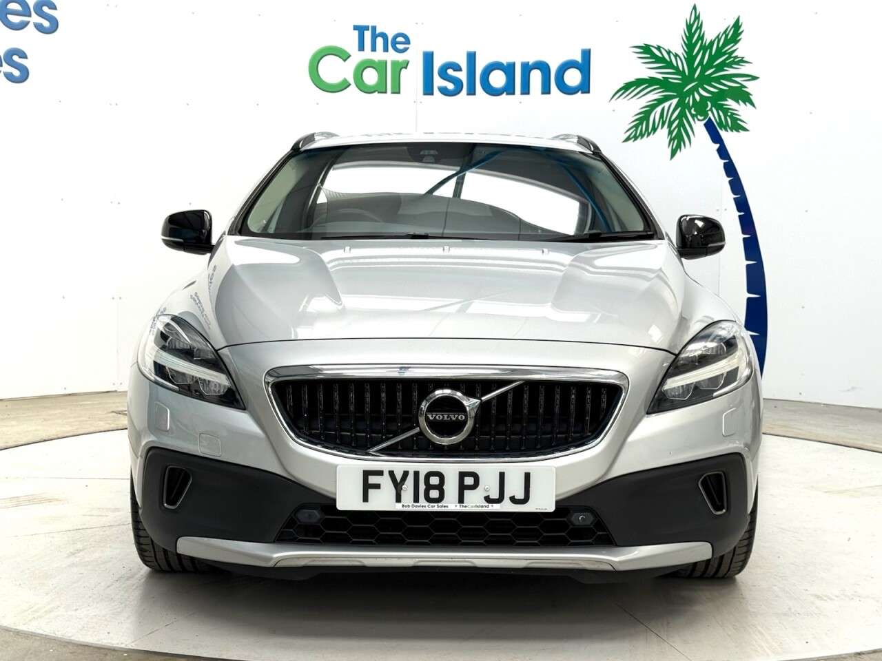 A 2018 VOLVO V40 CROSS COUNTRY 2.0 D3 Pro Hatchback 5dr Diesel Auto Euro 6 (s/s) (150 ps) Parking Camera, A 2018 VOLVO V40 CROSS COUNTRY 2.0 D3 Pro Hatchback 5dr Diesel Auto Euro 6 (s/s) (150 ps) Parking Camera,