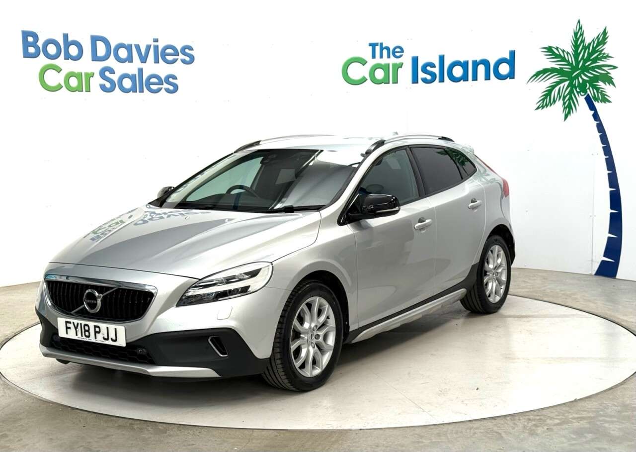 A 2018 VOLVO V40 CROSS COUNTRY 2.0 D3 Pro Hatchback 5dr Diesel Auto Euro 6 (s/s) (150 ps) Parking Camera, A 2018 VOLVO V40 CROSS COUNTRY 2.0 D3 Pro Hatchback 5dr Diesel Auto Euro 6 (s/s) (150 ps) Parking Camera,