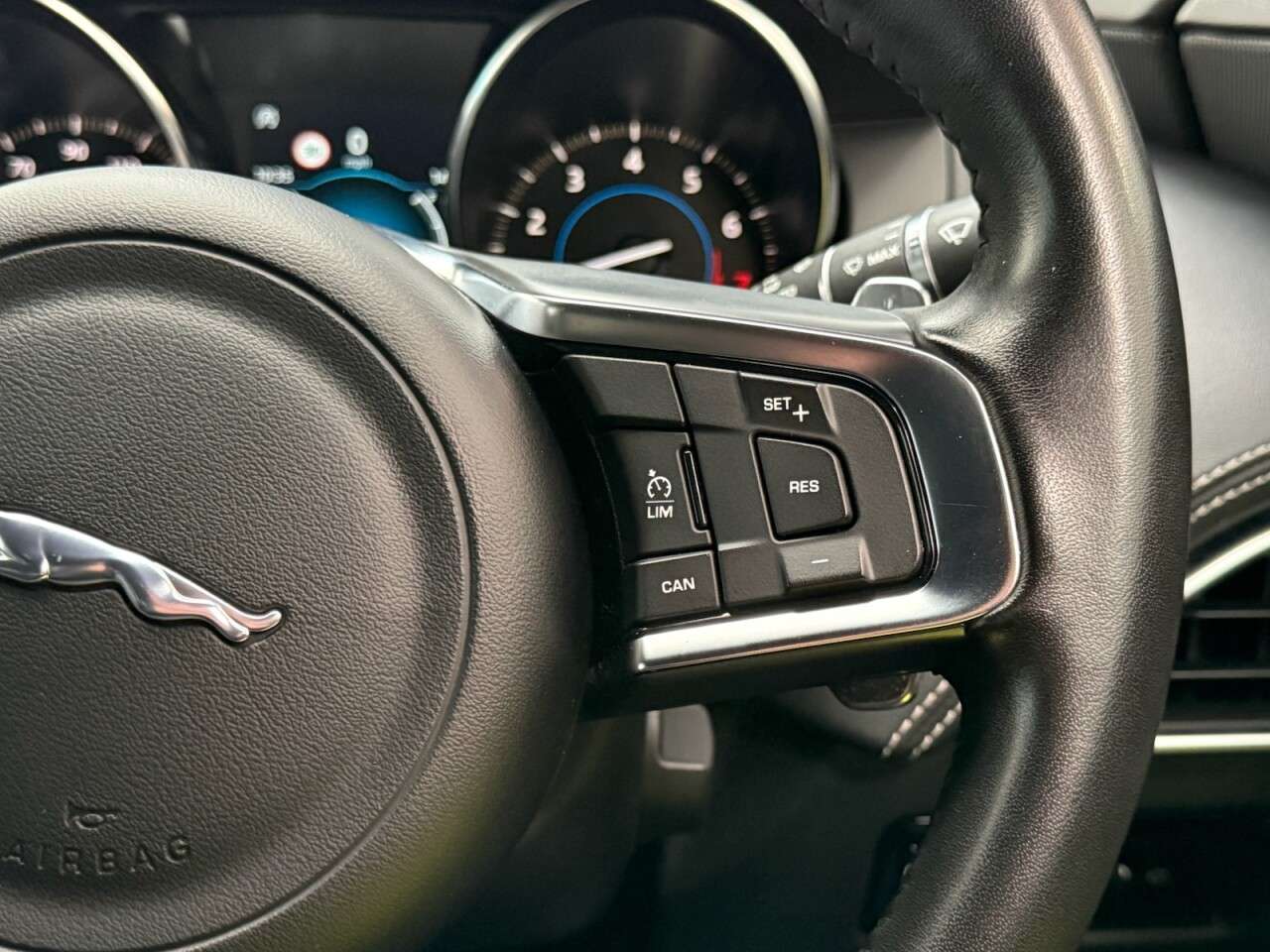 2019 JAGUAR XE 2019 JAGUAR XE