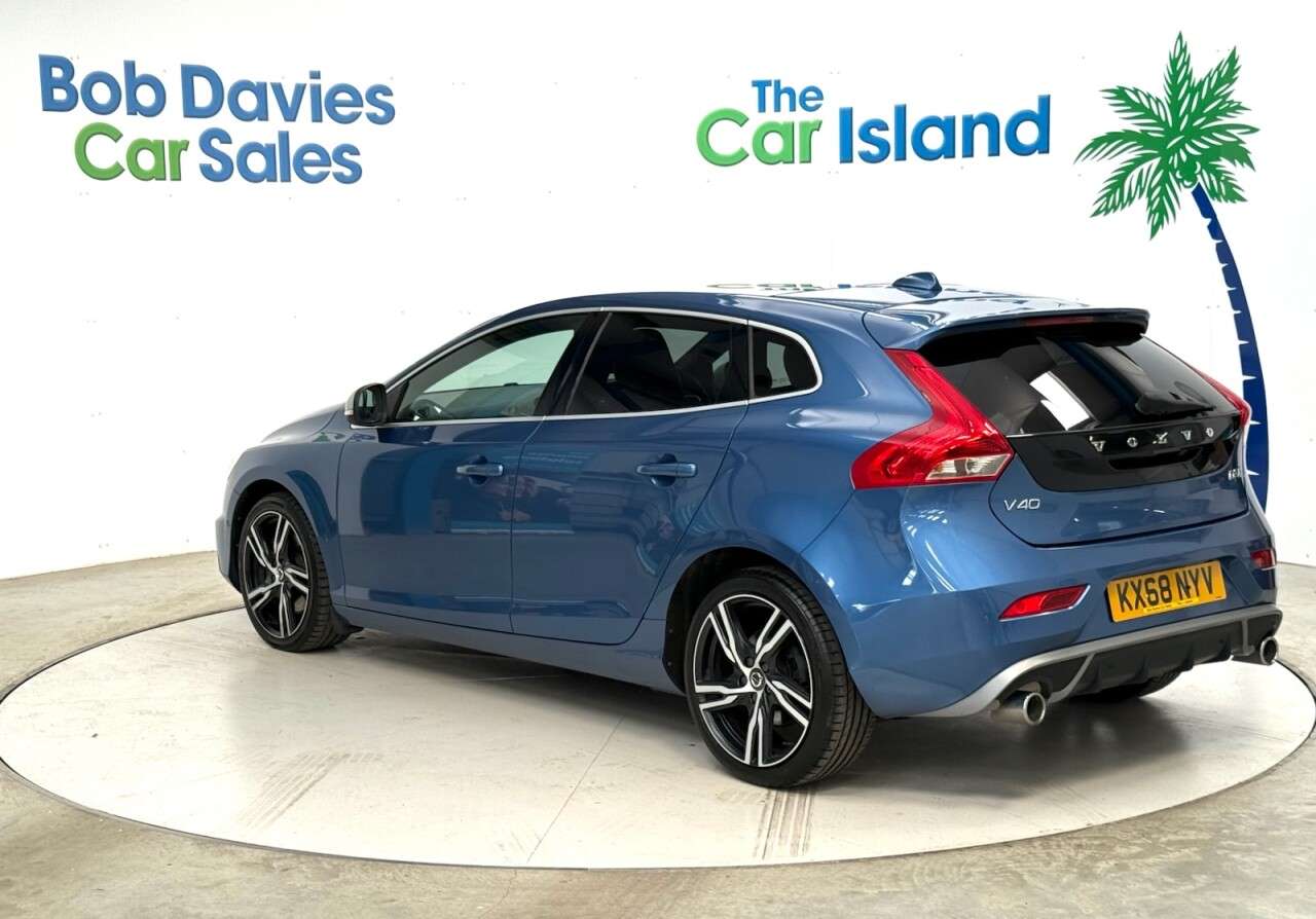 2018 VOLVO V40 2018 VOLVO V40