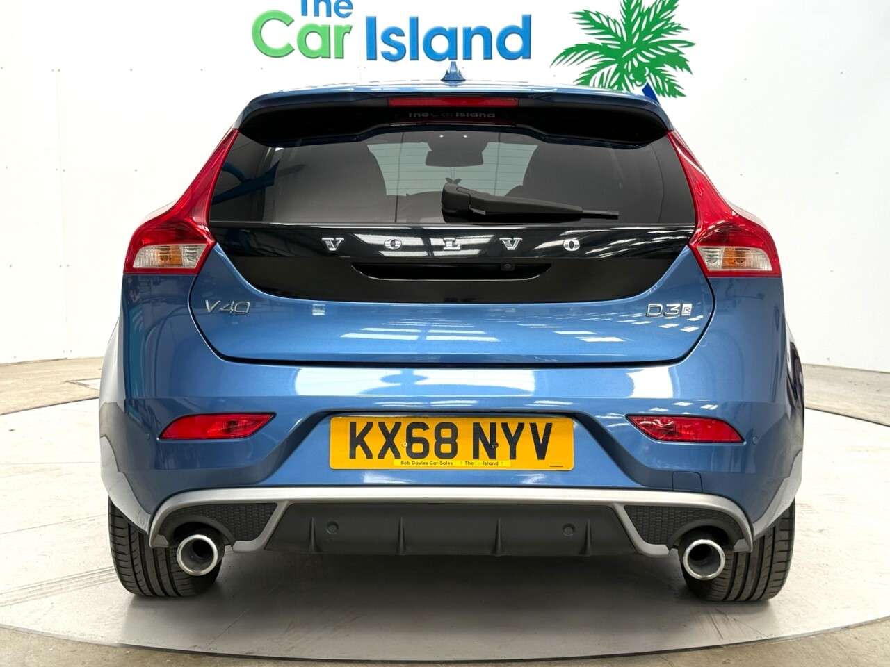 2018 VOLVO V40 2018 VOLVO V40