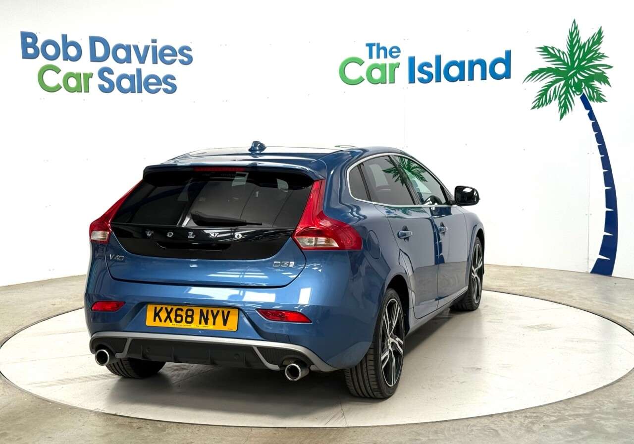 2018 VOLVO V40 2018 VOLVO V40