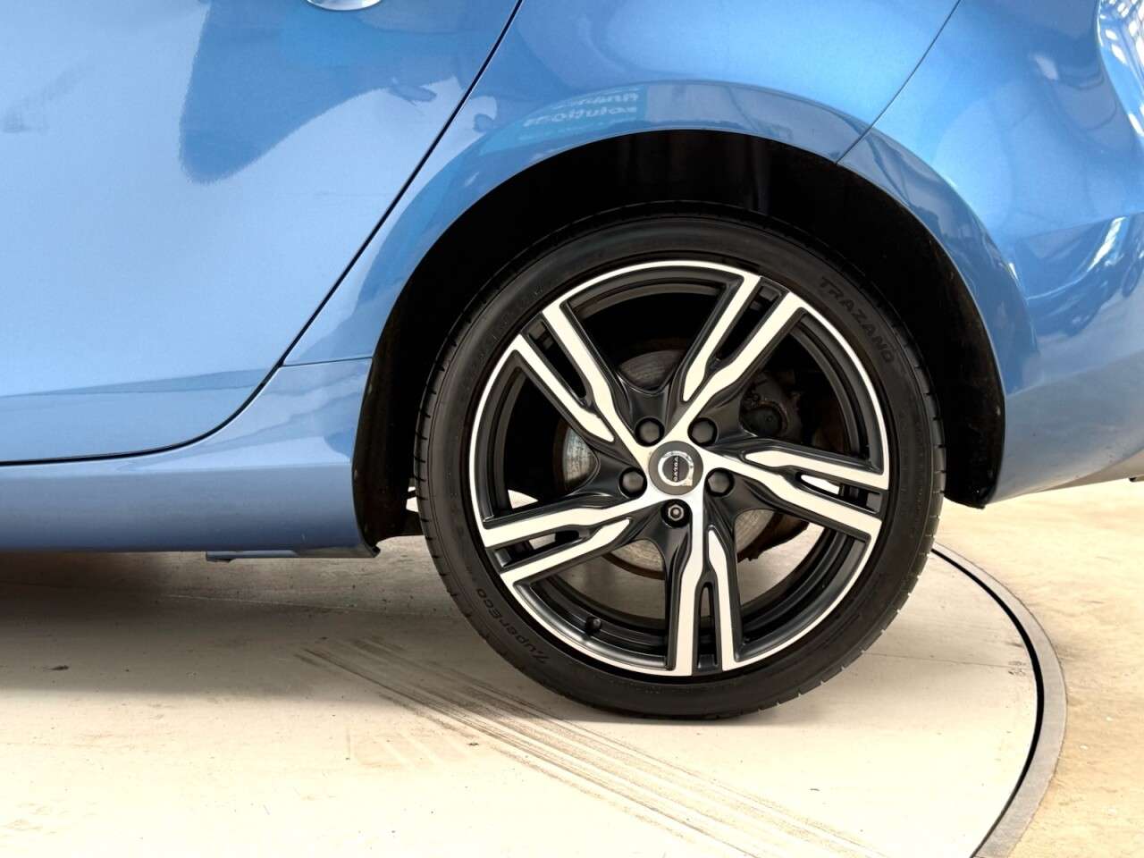 2018 VOLVO V40 2018 VOLVO V40