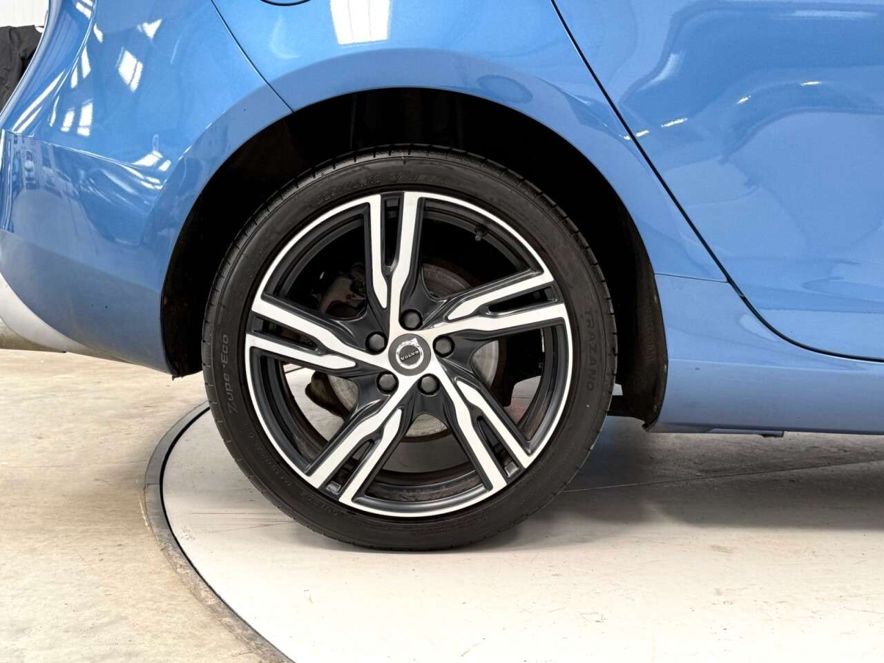 2018 VOLVO V40 2018 VOLVO V40