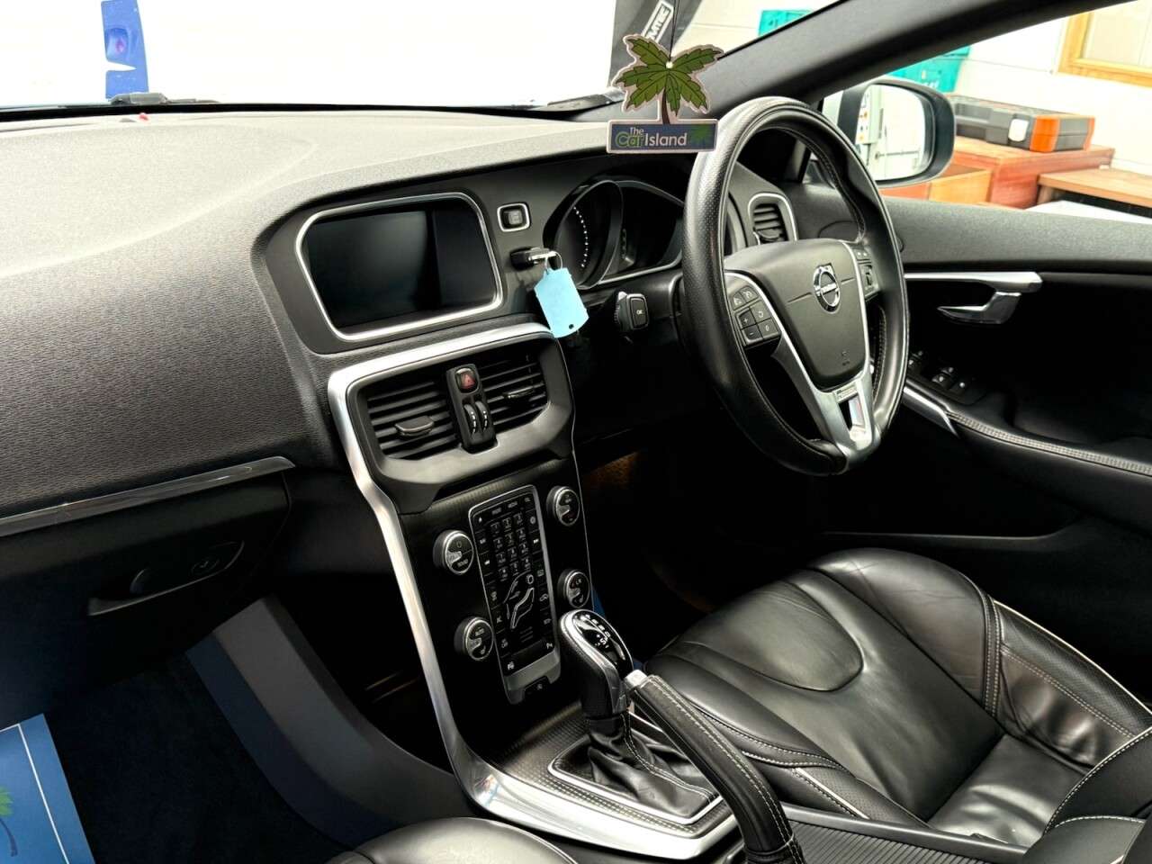 2018 VOLVO V40 2018 VOLVO V40