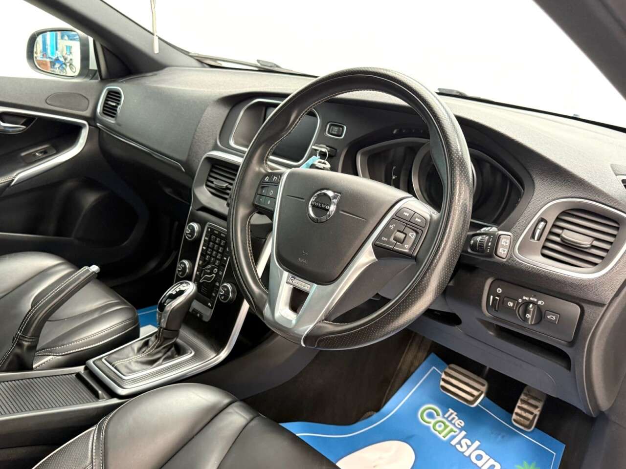 2018 VOLVO V40 2018 VOLVO V40