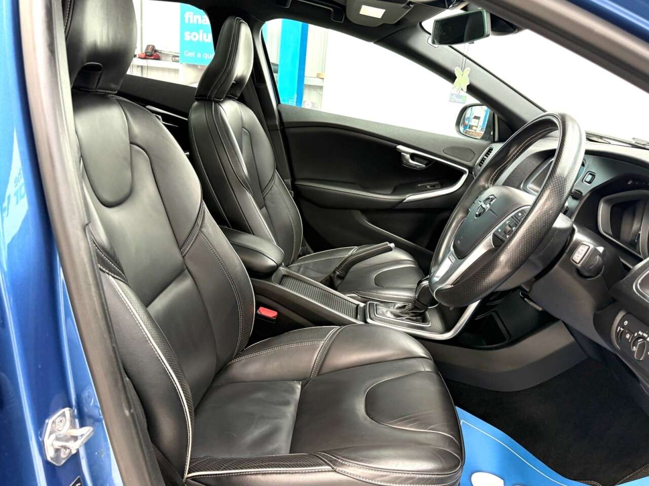 2018 VOLVO V40 2018 VOLVO V40