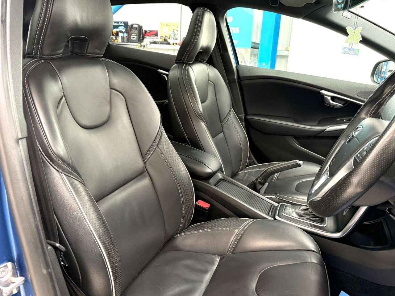 2018 VOLVO V40 2018 VOLVO V40
