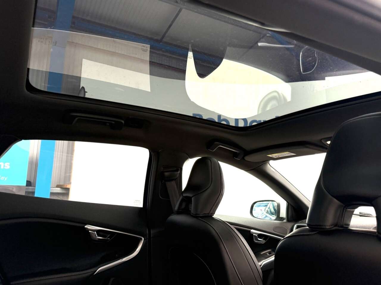 2018 VOLVO V40 2018 VOLVO V40