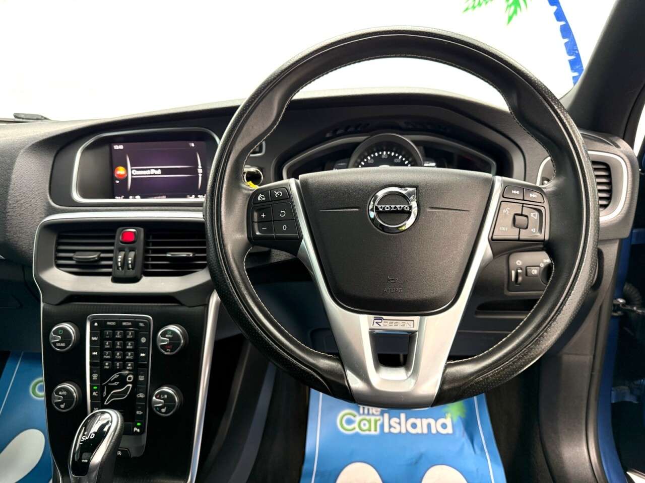 2018 VOLVO V40 2018 VOLVO V40