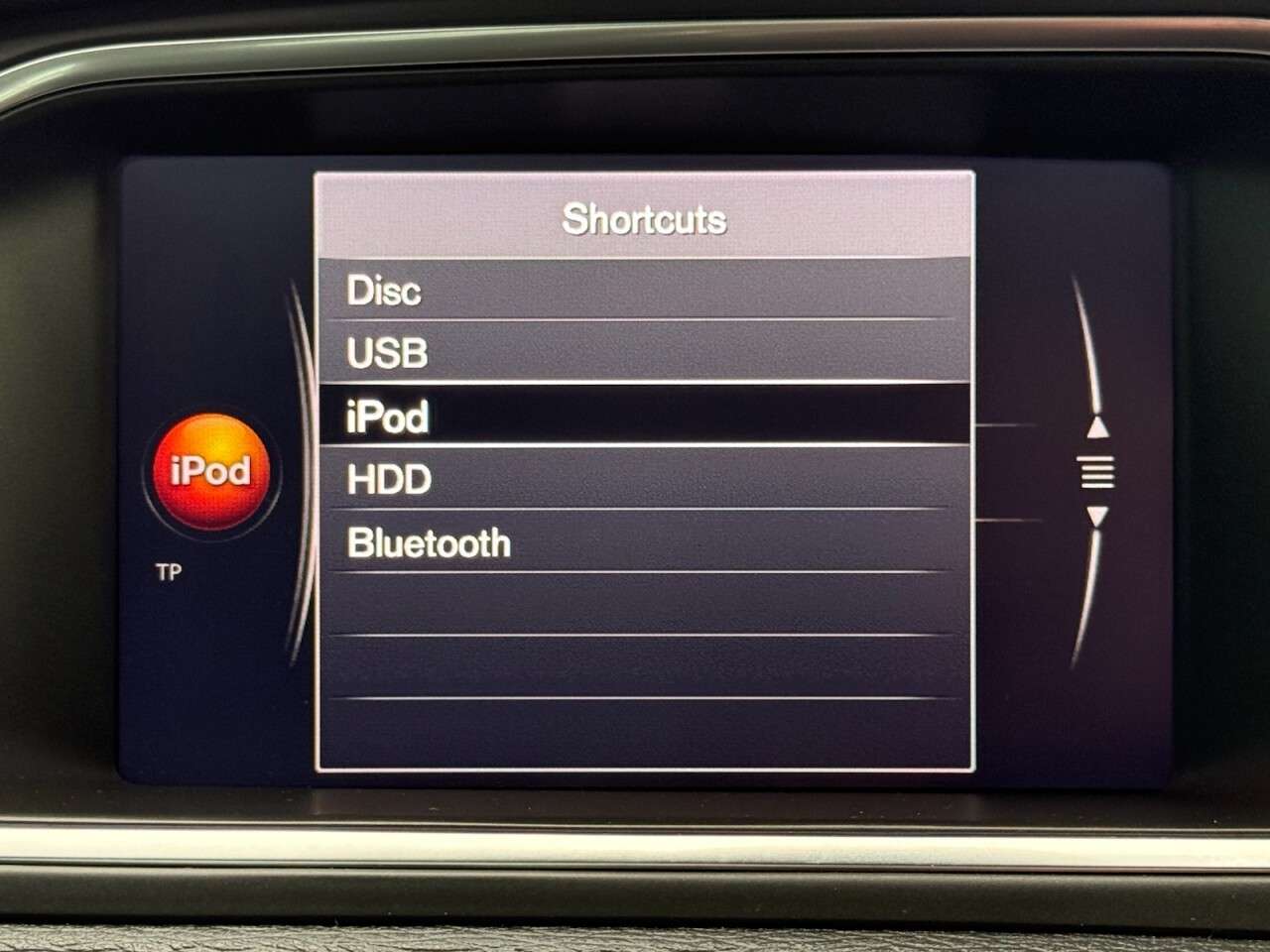 2018 VOLVO V40 2018 VOLVO V40
