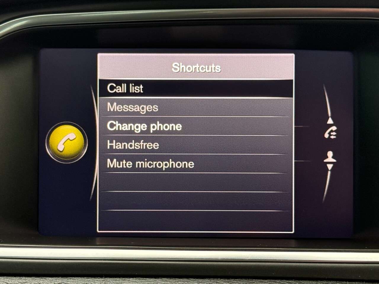 2018 VOLVO V40 2018 VOLVO V40