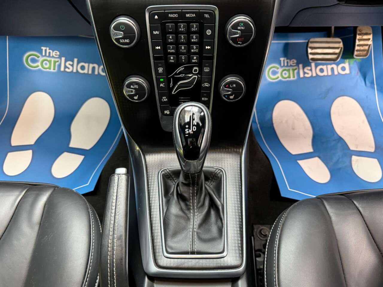 2018 VOLVO V40 2018 VOLVO V40