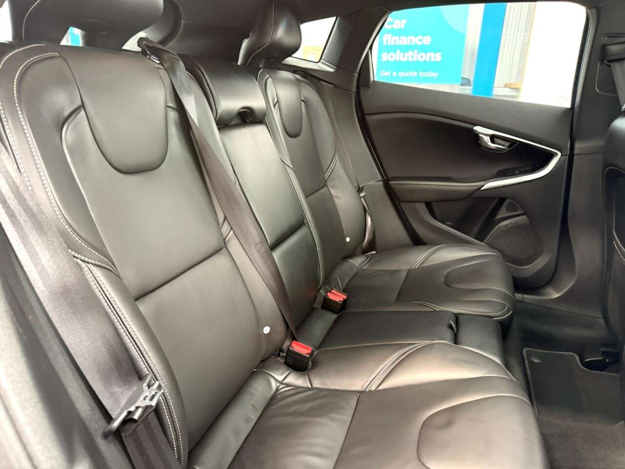 2018 VOLVO V40 2018 VOLVO V40