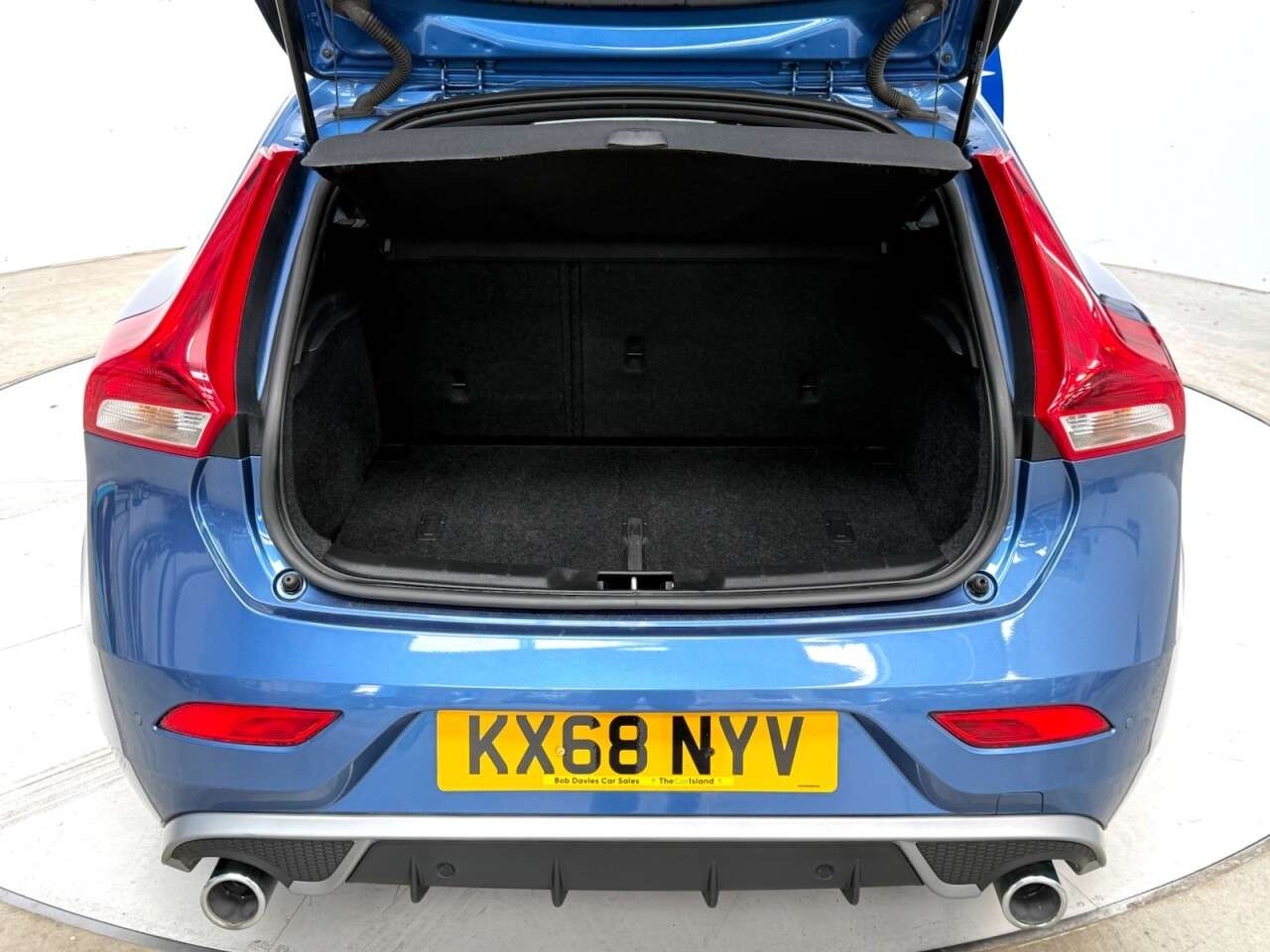 2018 VOLVO V40 2018 VOLVO V40