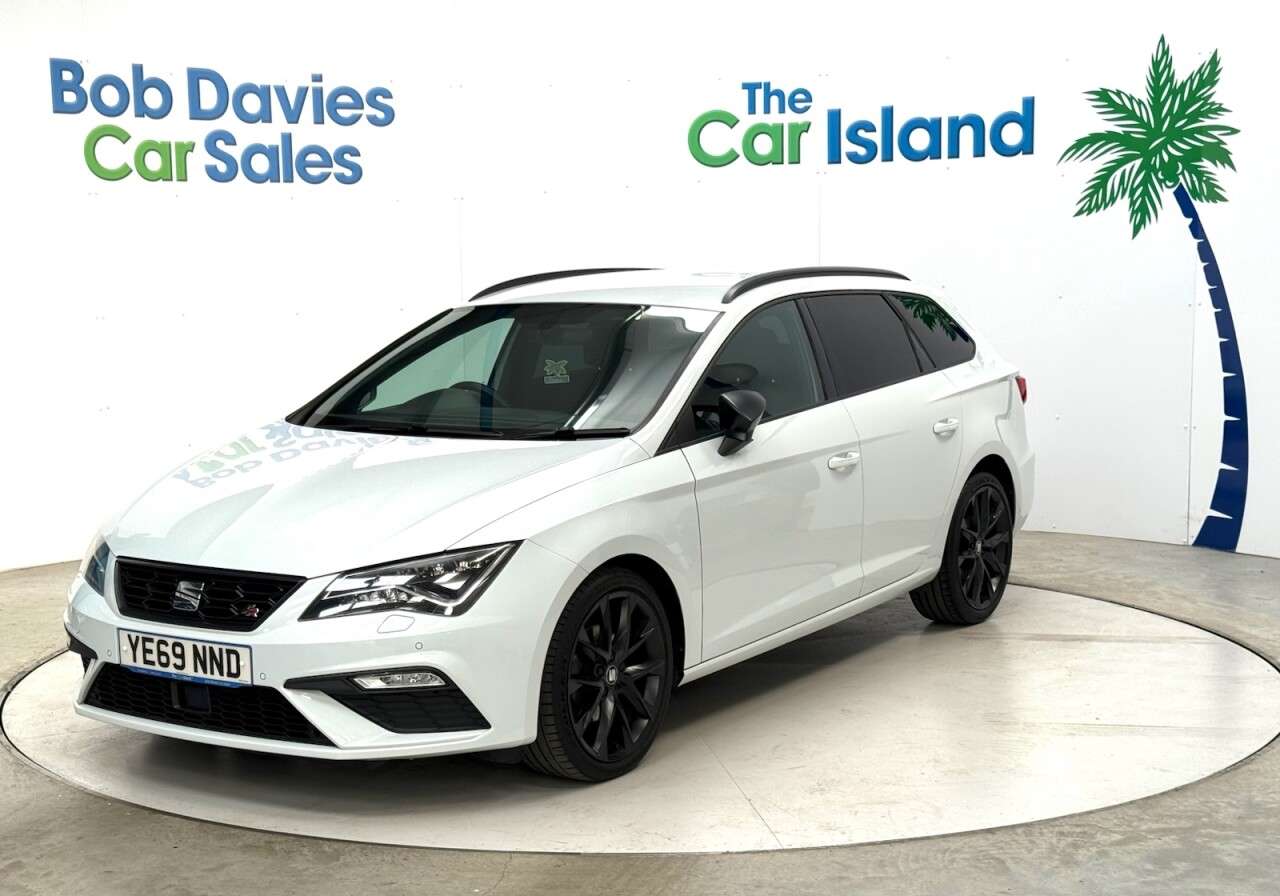 A 2019 SEAT LEON 1.5 TSI EVO FR Black Edition Estate 5dr Petrol Manual Euro 6 (s/s) (150 ps) A 2019 SEAT LEON 1.5 TSI EVO FR Black Edition Estate 5dr Petrol Manual Euro 6 (s/s) (150 ps)