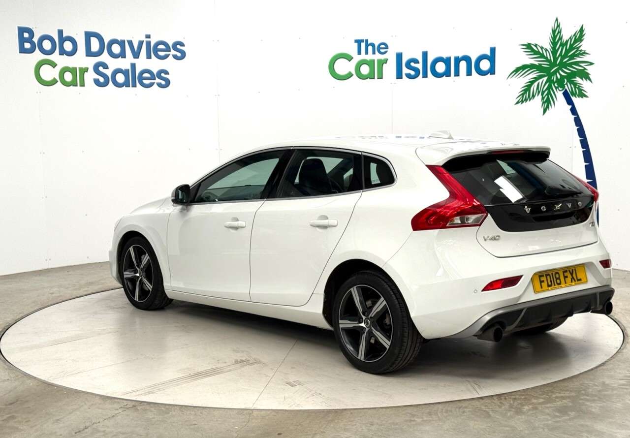 2018 VOLVO V40 2018 VOLVO V40